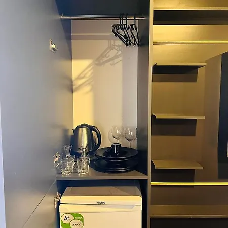 Hotel Golden Rock House