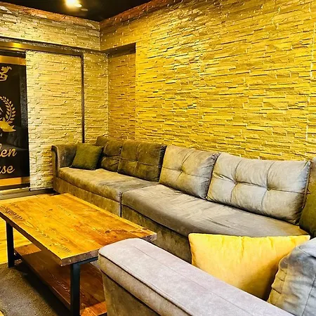 فندق Golden Rock House *