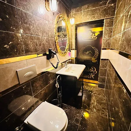 Golden Rock House *