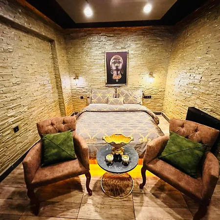 Hotel Golden Rock House