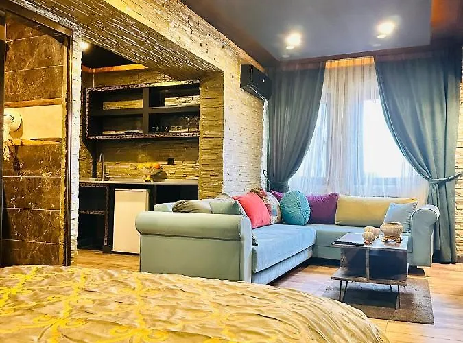 Golden Rock House فندق *