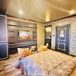 Hotel Golden Rock House