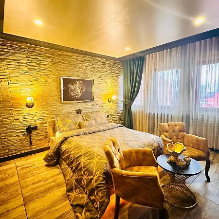 Отель Golden Rock House *